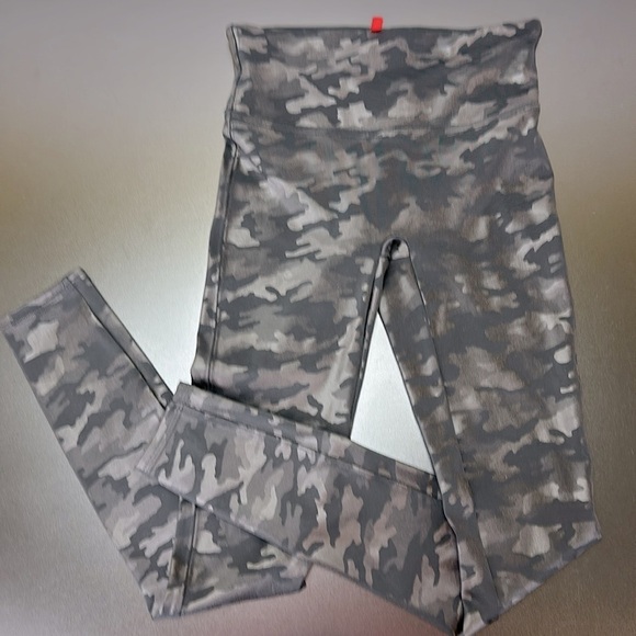 SPANX Black Gray Faux Leather Camo Print Leggings Size S - Picture 5 of 14